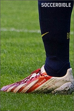 Como no podía ser de otra manera, Lio Messi con el nombre de su hijo en sus F50